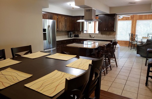 Deatsville House | LAKE LIFE AT ITS BEST FOR YOUR GET AWAY