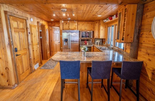 Roseville Cabin | Lake Living in the heart of Twin Cities~Quiet, Relaxing Getaway~