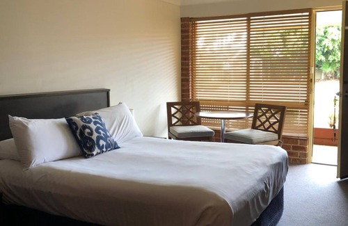 Marks Point Hotel | Lake Macquarie Motor Inn