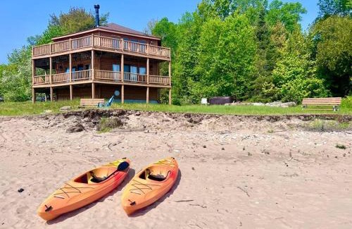 Manistique House | Lake Michigan Cabin w/Hot Tub & Stunning Views