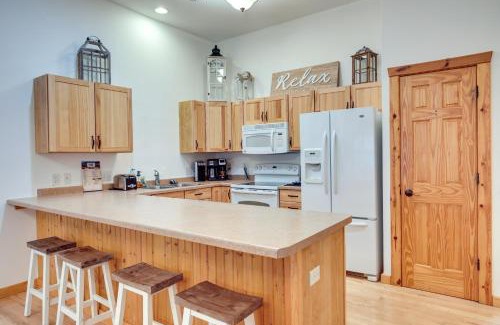 Minocqua Apartment | Lake Minocqua Condo with Shared Fire Pit!