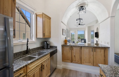 Branson Condo | Lake & Mountain View Condo - The Cliffs on Indian Point - Silver Dollar City