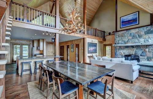 Muskoka Lakes House | Lake Muskoka Executive Cottage