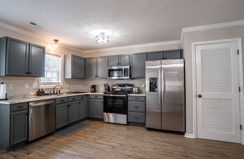 Mount Mourne House | Lake Norman Townhome 2 Master BRs + Parking