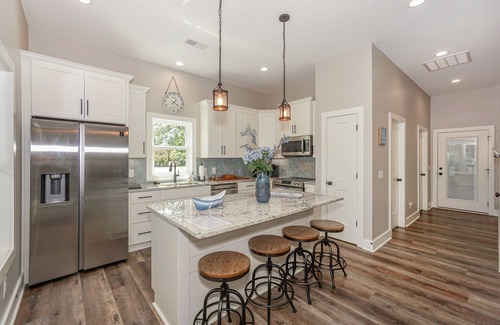Mooresville Apartment | Lake Norman - Tranquility Cove - Beautiful Lakefront Apartment