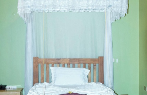 Matema Hotel | LAKE NYASA RESORT & CAMPSITE