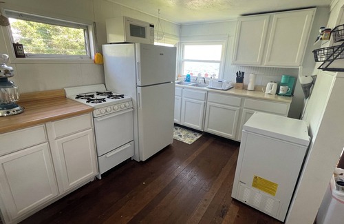 Dexter House | Lake Ontario getaway 30 mins from Alexandria Bay and the famous Bolt Castle.
