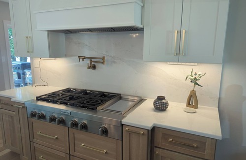 Panora House | Lake Panorama Luxe Retreat with Gourmet Kitchen & Stunning Sunsetsn