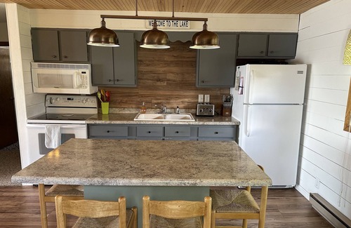 Estelline House | Lake Poinsett waterfront home with beautiful sunset views