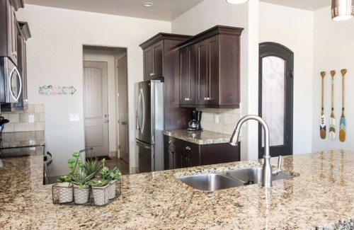Page House | Lake Powell Luxury: Brand New 4BR Home, Boat-Friendly 50ft Garage