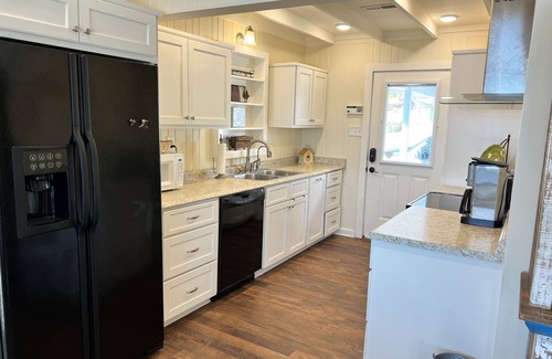 Florence House | Lake Retreat, Views & Location, Dock,Boat Parking, Sleeps 9, 3 Full Baths, RTJ