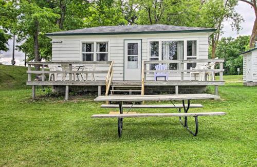 Dent House | Lake Retreat with Dock, Deck and BBQ, BYO Boat!