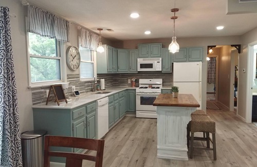 Howe House | Lake Retreat With Hot Tub