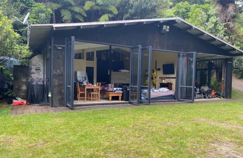 Tikitere Apartment | Lake Rotoiti - hot water creek.