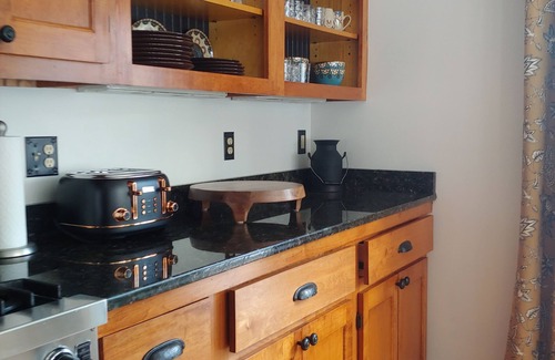 Shapleigh House | LAKE SIDE 4-Season home, 4-bdrm 2-bath, super clean, bright & cozy
