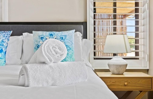 Toukley House | Lake Side Luxury with a Pool, Pet Friendly