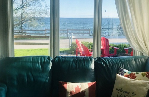 Jacksons Point House | Lake Simcoe - 4 Season | 3 Bedroom Lake House