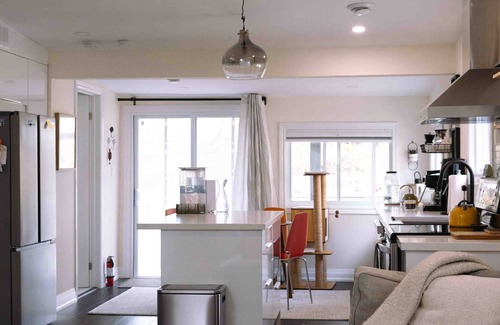 Innisfil House | Lake Simcoe Retreat: Steps from the Water