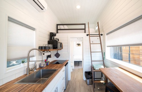 Madras House | Lake Simtustus Resort Juniper Hill Tiny Home #13 - Hot Tub