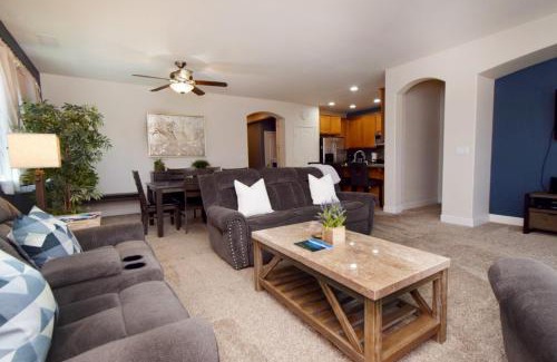 Reno House | Lake Tahoe Reno 4 Bedrooms Full Kitchen King Bed