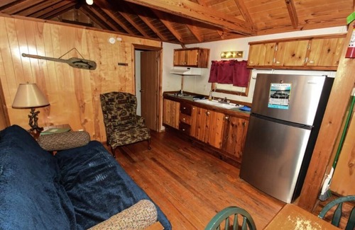 Mead Cabin | Lake Texoma Cedar Cabin - Striper King