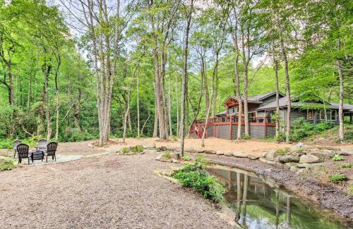 Lake Toxaway House | Lake Toxaway Cabin with Fire Pit - 1 Mi to Marina
