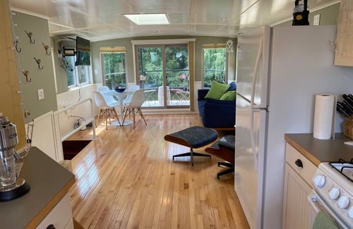 Seattle Boat Rental | Lake Union Houseboat with Space Needle Views