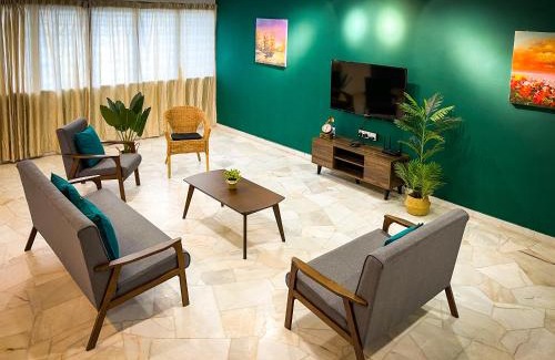 Larut House | Lake View 53 Heritage 4BR by LOUIS