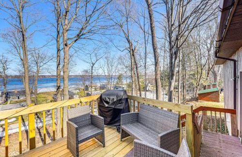 Whitehall House | Lake View and Deck Group Getaway in Whitehall!