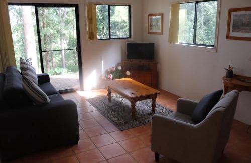 Landsborough Ski Chalet | LAKE VIEW CHALET Australia Zoo close by