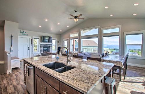 Sweetwater House | Lake-View Escape with Private Beach Resort Access!