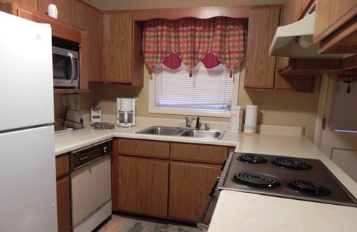 Bronston House | Lake View Home, Fire Pit, Grill, Fireplace, 5 minutes to boat ramp