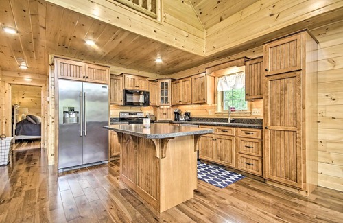 Wrightsville Cabin | Lake View & Hot Tub: Wrightsville Cabin!