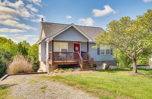 Taylorsville House | Lake-View Kentucky Getaway with Resort Amenities!