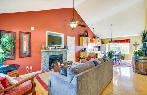 Taylorsville House | Lake-View Kentucky Getaway with Resort Amenities!