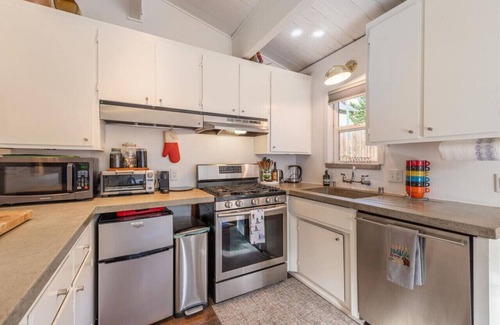 Kings Beach Cabin | Lake Views, Hot-Tub, Pet-Friendly Cabin Nice Decks