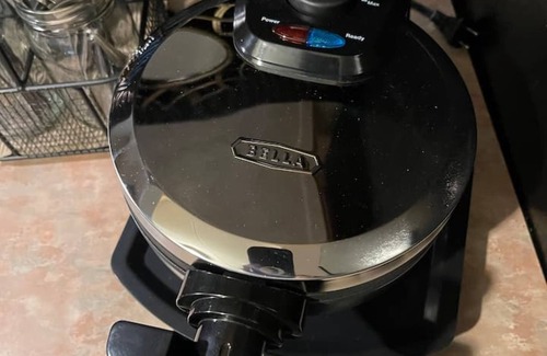 East Bernstadt House | Lake views in fall, sleeps up to 4 with a hot tub.