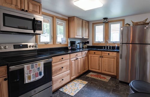 Wallenpaupauk Lake Estates Cabin | Lake Wallenpaupack Cottage with Private Dock, Kayak and Paddle Boards