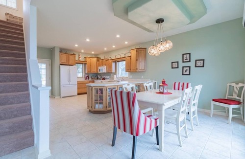 Enchanted Hills House | Lake Wawasee Family Friendly Cottage