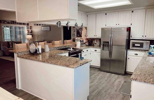 Laguna Park House | Lake Whitney Blue House Large Group Getaway Sleeps 20 (Lake access)