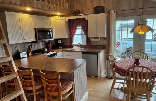 Orleans Cottage | Lake Willoughby Direct Waterfront