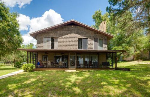 Hawthorne House | Lake Winnott Home with Boat Ramp and Dock