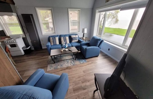 Huron House | Lakefront 1 bedroom loft historic train depot!