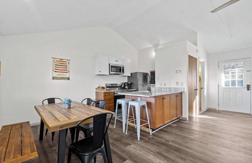 Seneca Condo | Lakefront 2-bedroom 2 bath condo , 1 of 3 condos available. Unit 963