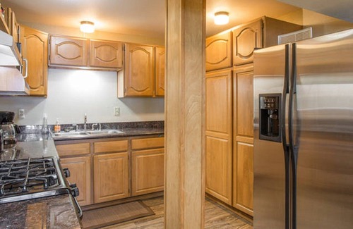 Lakewood Apartment | Lakefront 2 bedroom retreat