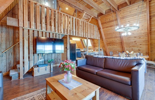 Columbia Cabin | Lakefront A-Frame Cabin with Community Perks