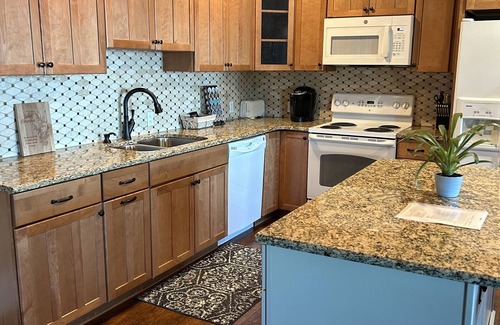 Mayhew Apartment | Lakefront Apartment with Beautiful Lake Norman Views
