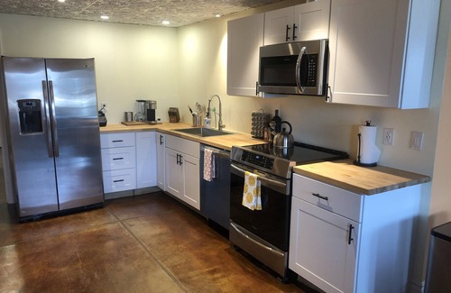 Berkley House | Lakefront, Beach, SUP, Hot Tub, Gated, Fire Pit