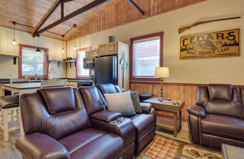 Oakland Cabin | Lakefront Bull Shoals Cabin Rental: Pets Welcome!
