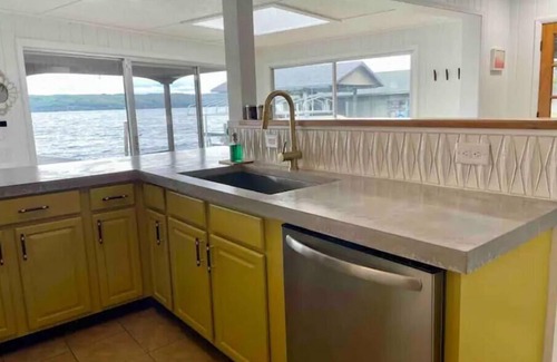 Burdett House | Lakefront Bungalow
